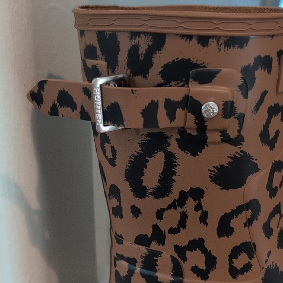 Hunter Brown Leopard Pattern Boots - Picture 4 of 10